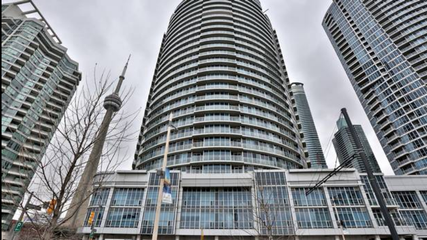 218 Queens Quay W., Toronto - large condo with Harbourfront location sold